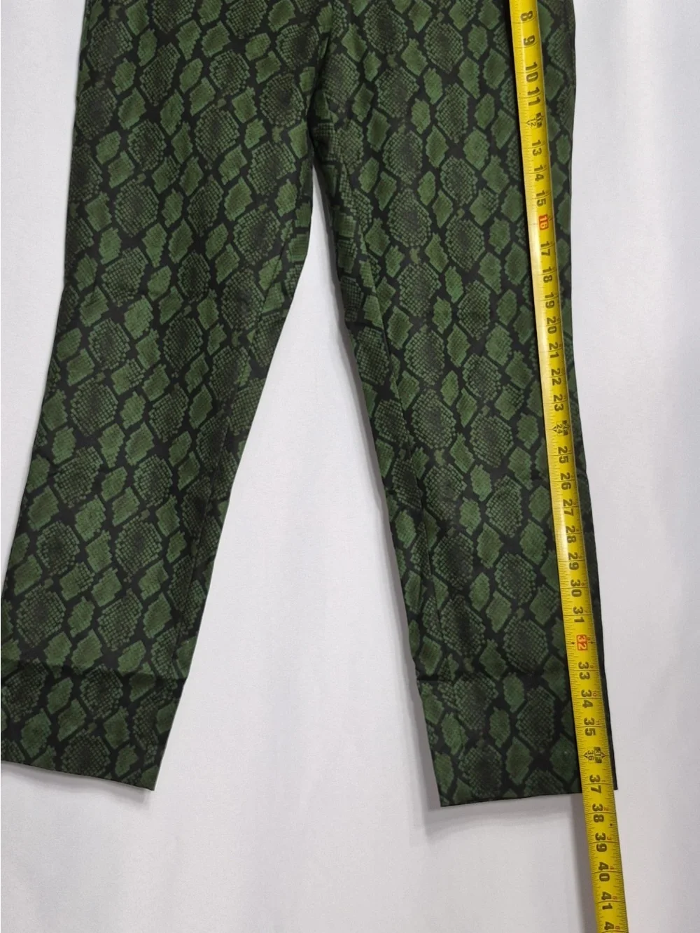 Michael kors Green Snake Print Men Pants size 10 pre owned Exellent condition